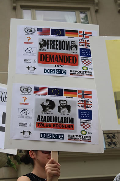 "Freedom demanded ". Demonstration at the Azeri Embassy in Washington DC, 28 August 2009. Photo: Azeri Report
